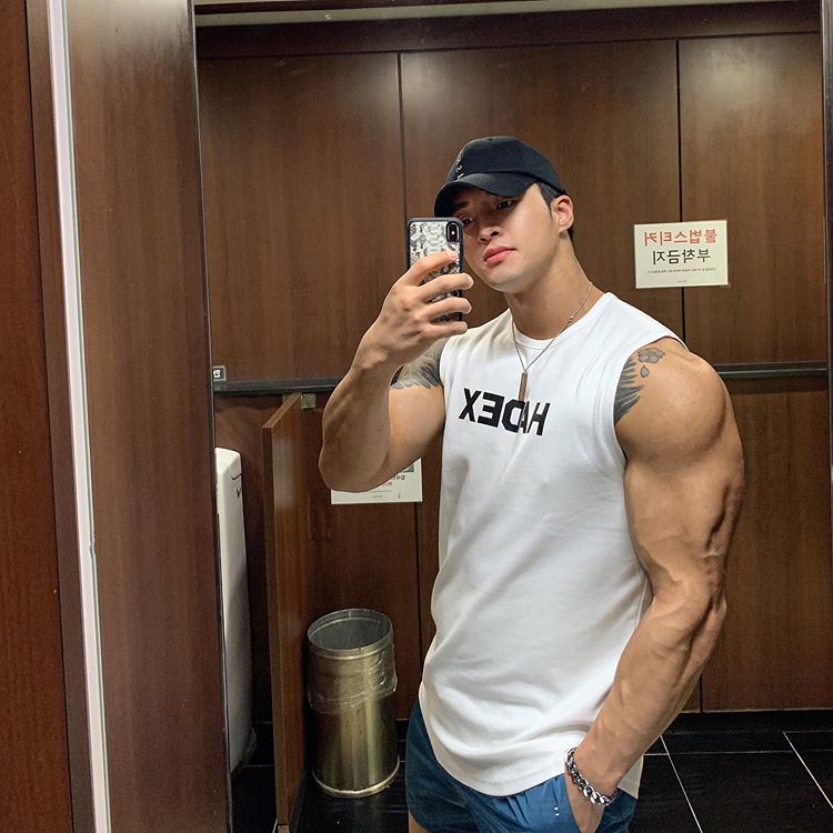 Men’s Sleeveless Cotton Gym Shirt – Muscle Fit Workout Vest