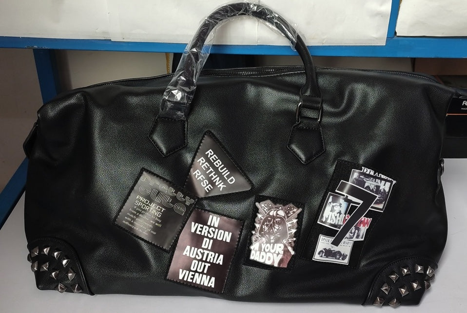 High quality thick PU leather gym bag with adjustable shoulder strap and multiple compartments for notebook and files