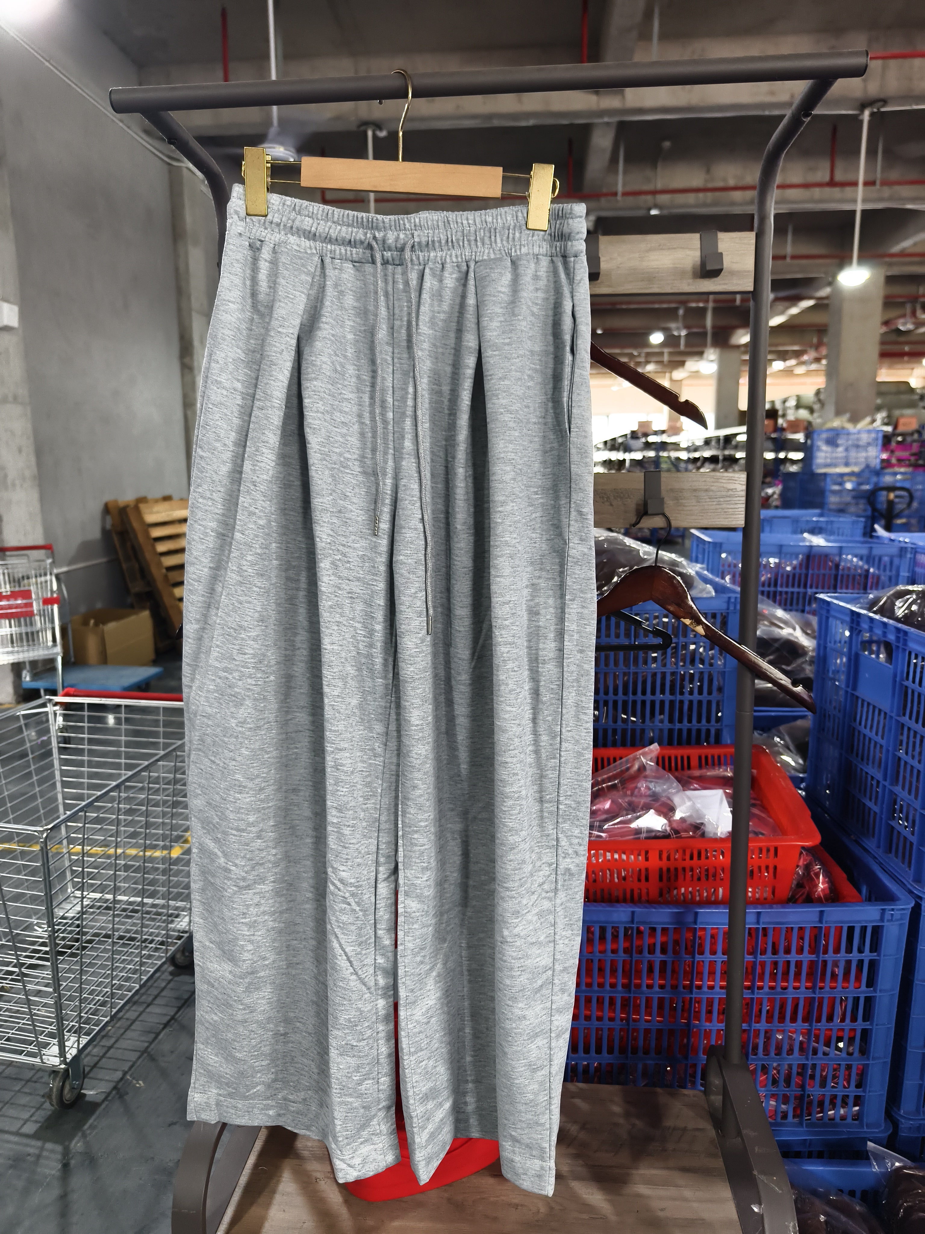 Women's pleated wide-leg sweatpants, real product photo 1
